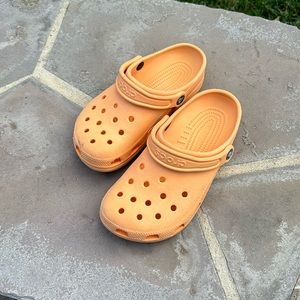 M 5 /W 7 orange crocks